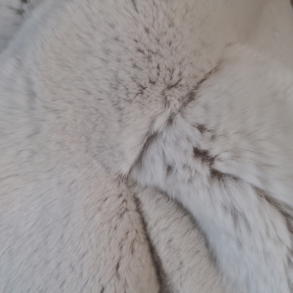 Rabbit scarf cream color with pull thru closure - Picture 2 of 3